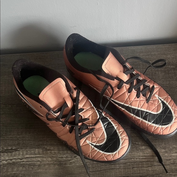 Nike Sneakers - Black and pink 5Y - Picture 3 of 8